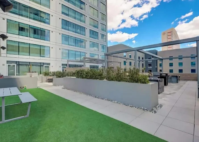 Boulevard Downtown Highrise Stu Sky Pool Parking Gym 05