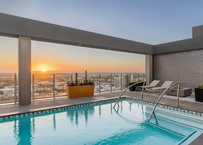 Boulevard Downtown Highrise Stu Sky Pool Parking Gym 05 *